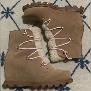 Sorel Women's Joan Of Arctic Wedge III Lace Cozy Boot - Tawny Buff/Gum 2